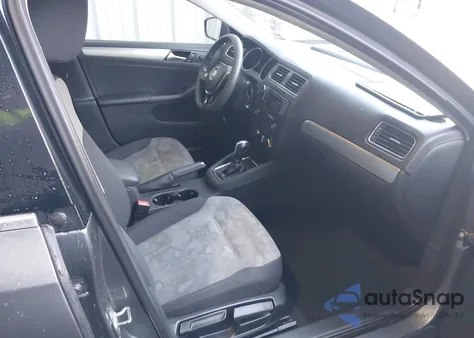 2017 Volkswagen Jetta 1.4T S z USA, uszkodzony, nr VIN 3VW2B7AJ2HM234682